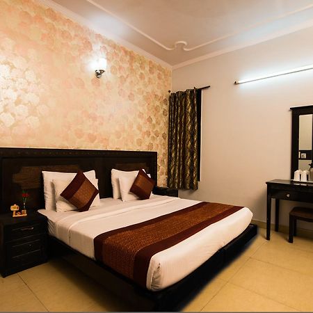 Hotel Sunrise Дели Экстерьер фото