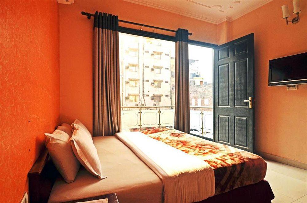 Hotel Sunrise Дели Экстерьер фото