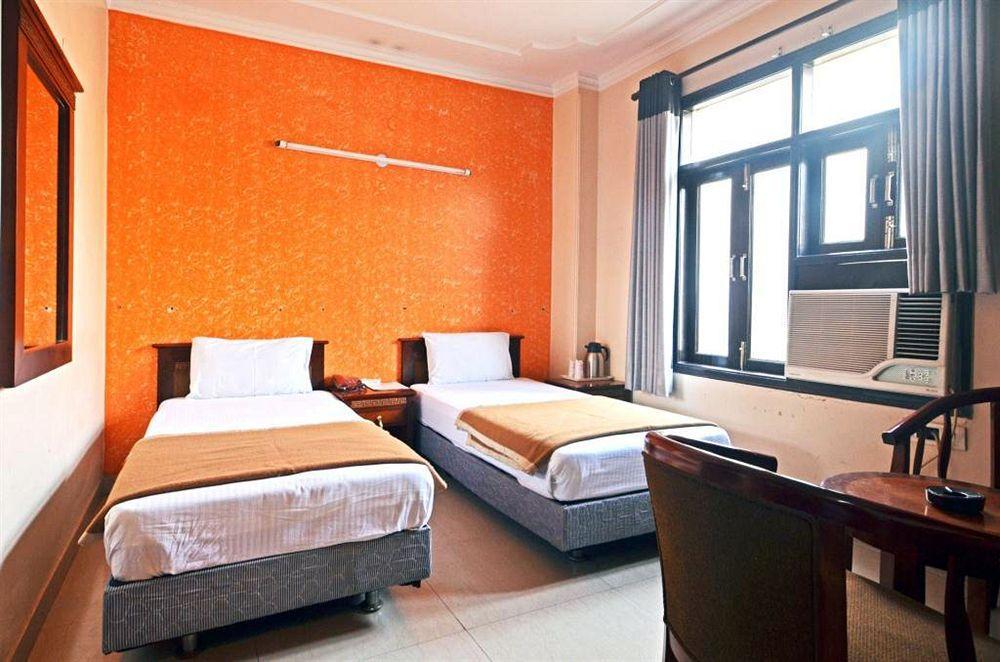 Hotel Sunrise Дели Экстерьер фото