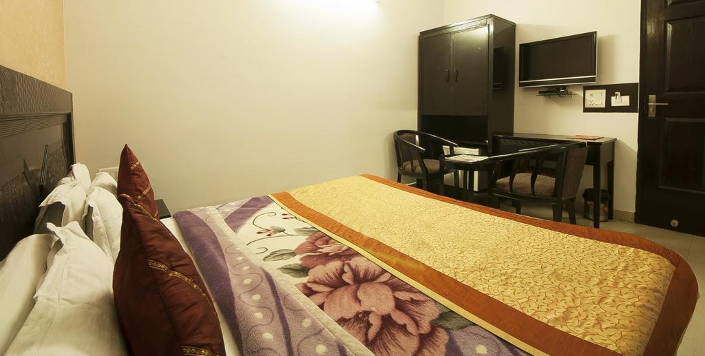 Hotel Sunrise Дели Экстерьер фото
