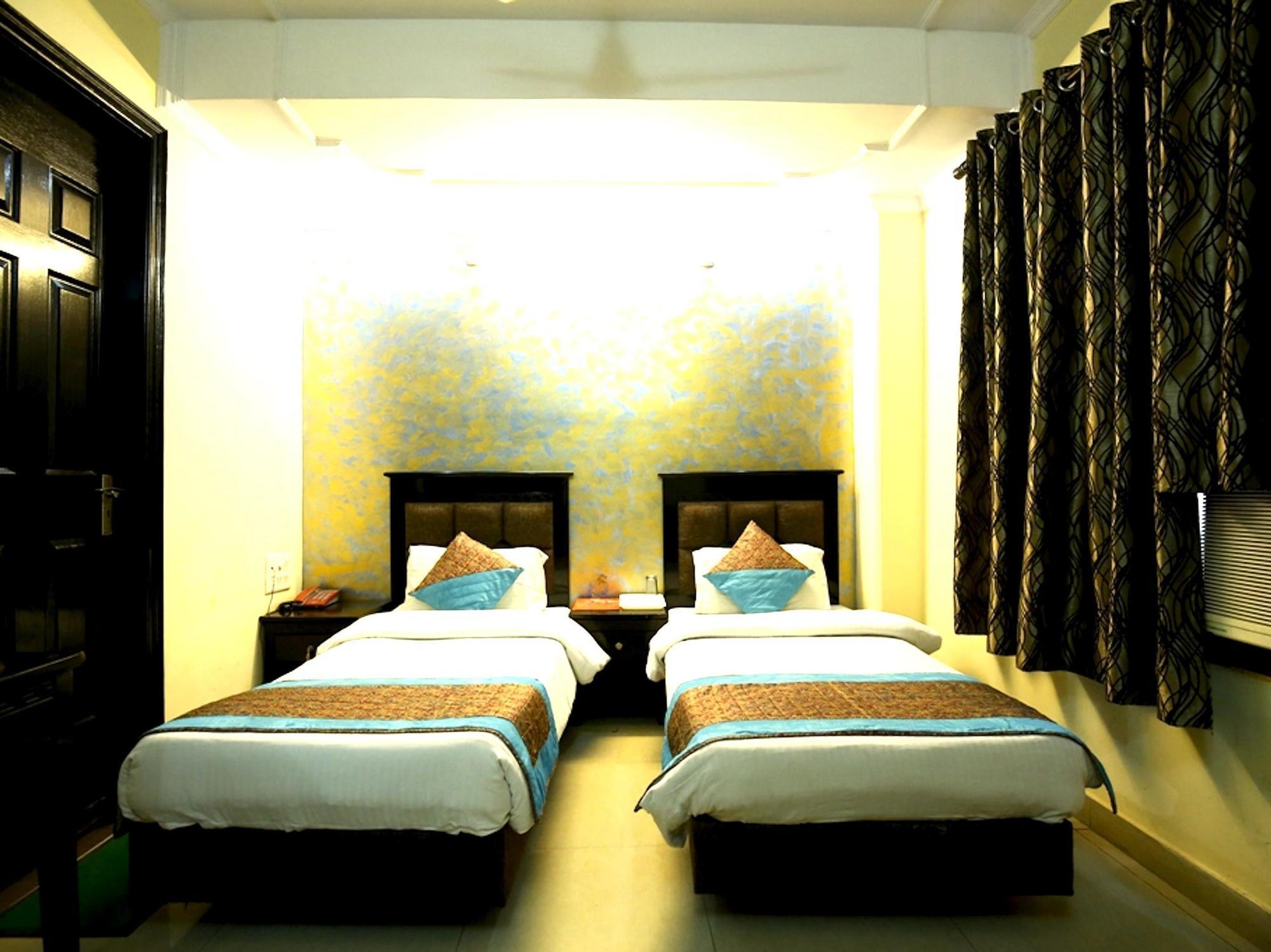 Hotel Sunrise Дели Экстерьер фото