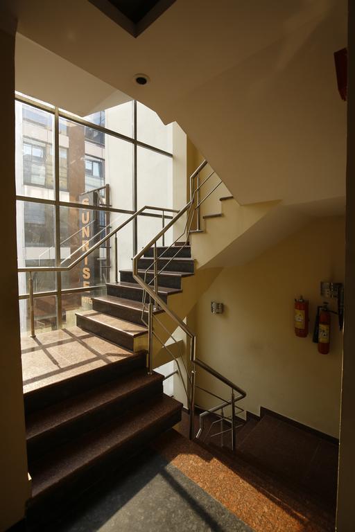 Hotel Sunrise Дели Экстерьер фото