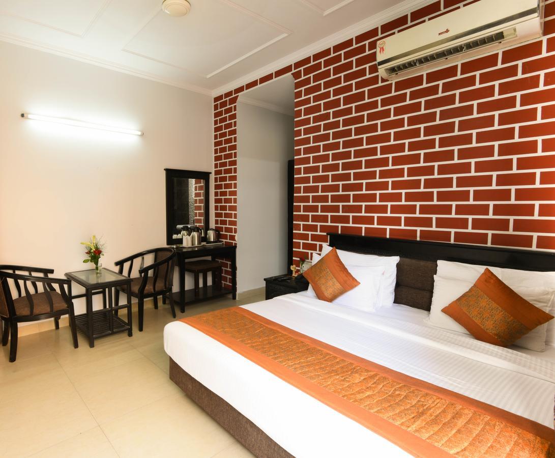 Hotel Sunrise Дели Экстерьер фото