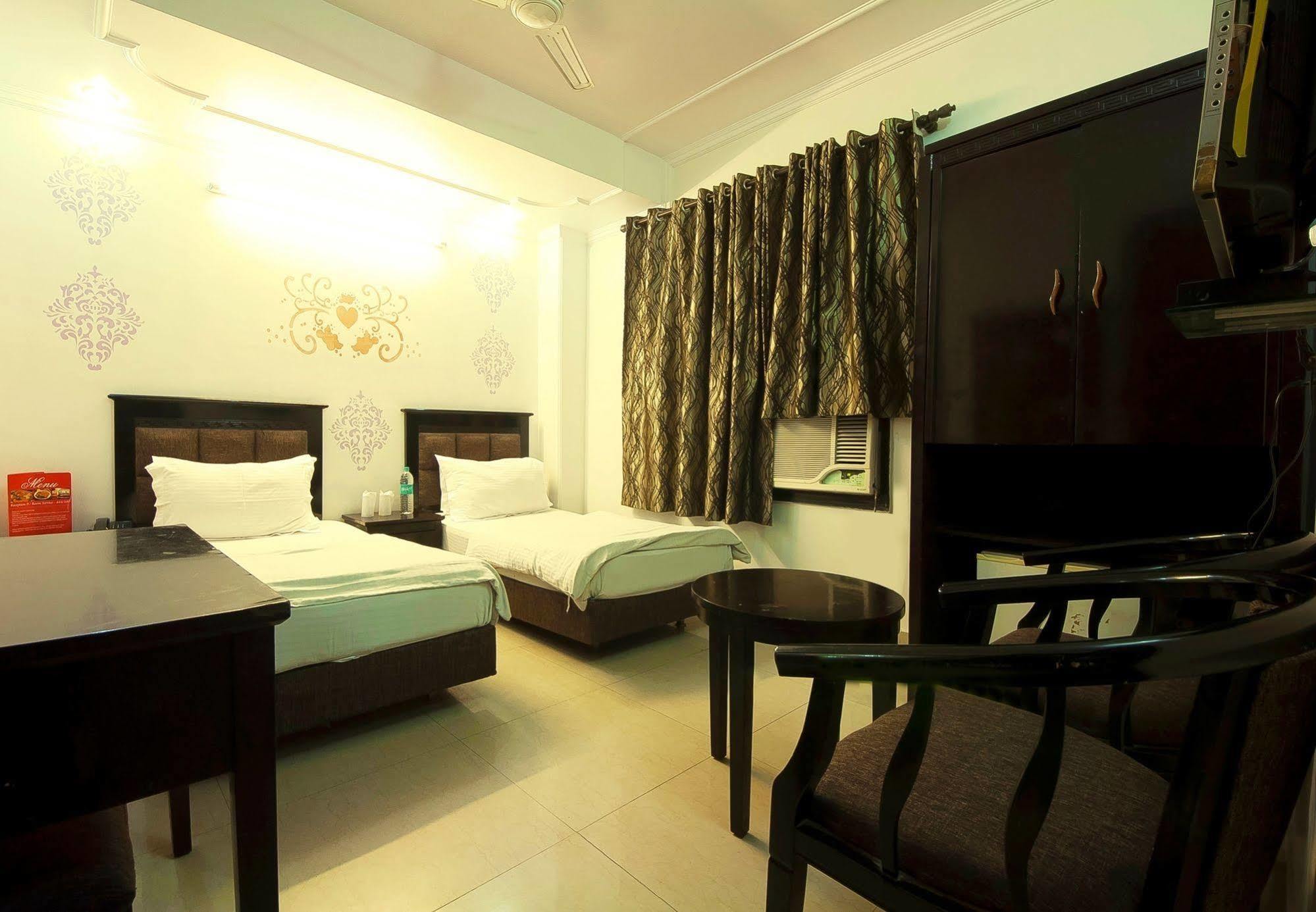 Hotel Sunrise Дели Экстерьер фото