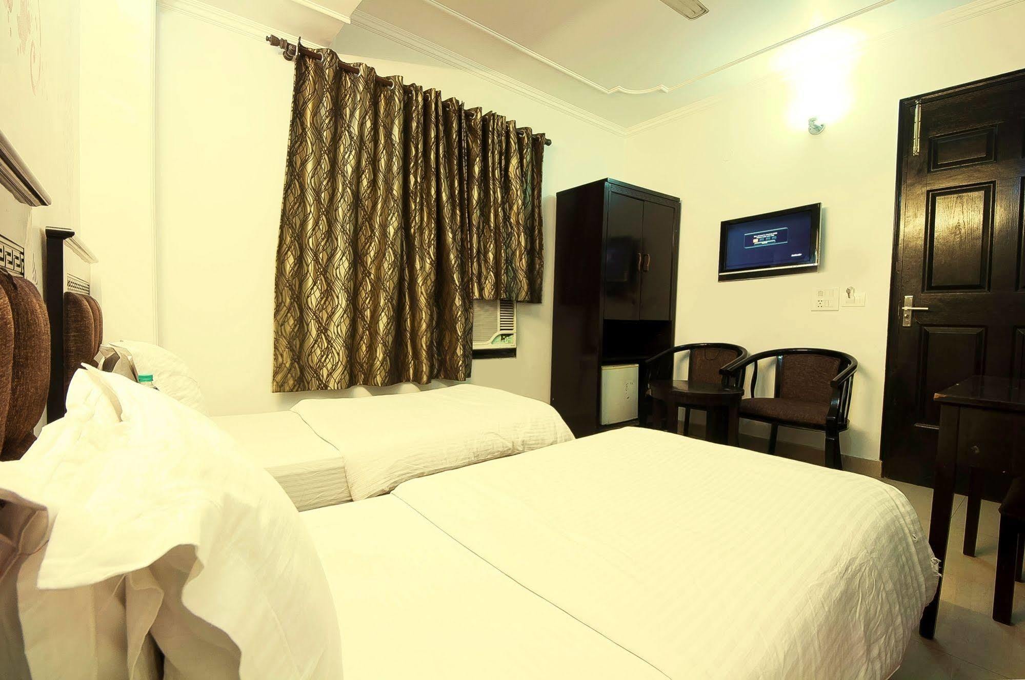 Hotel Sunrise Дели Экстерьер фото