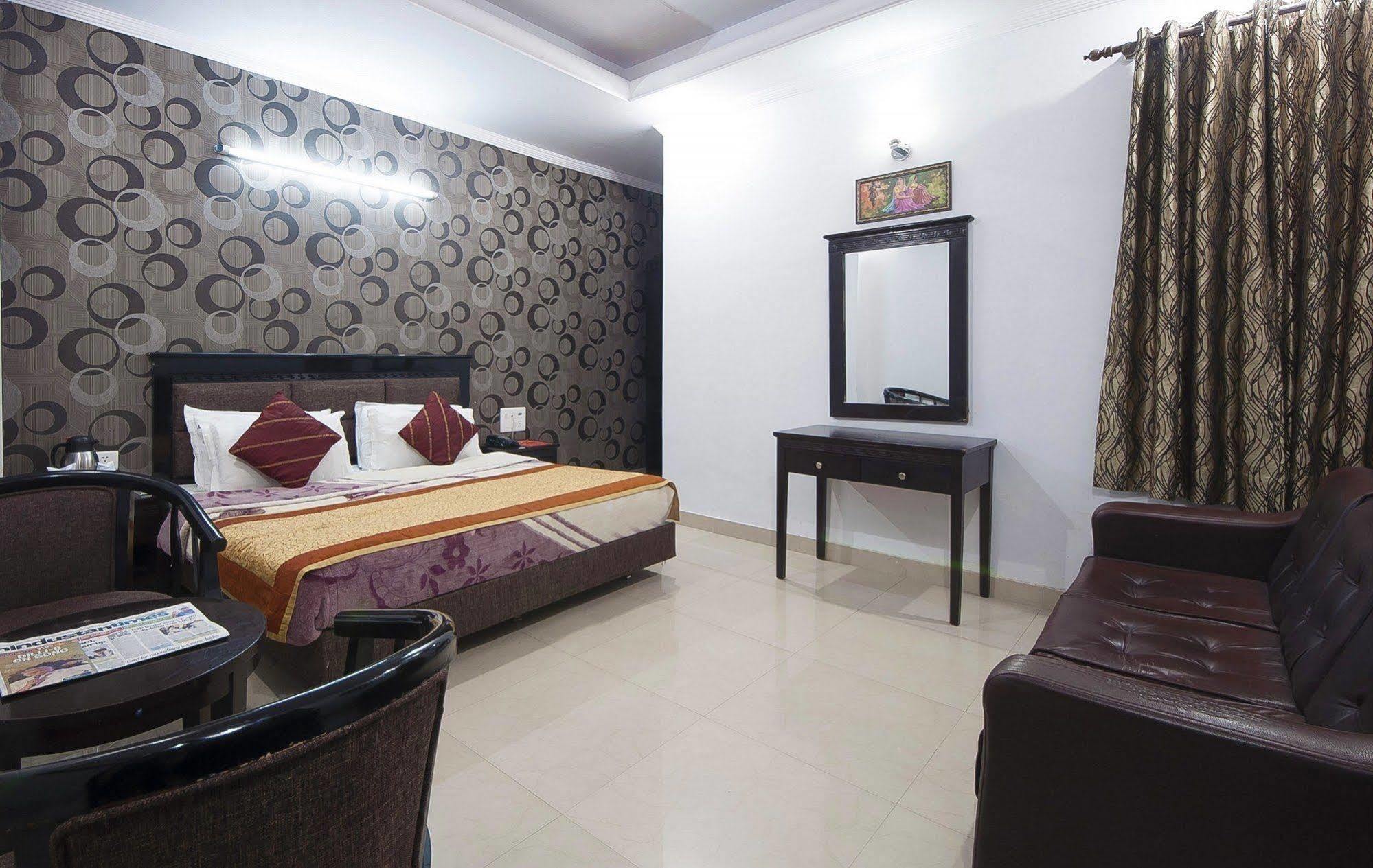 Hotel Sunrise Дели Экстерьер фото